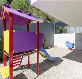 5 bedroom beachfront villa with heated pool near Omis, sleeps 9